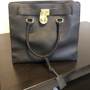 MICHAEL KORS BLACK PURSE
